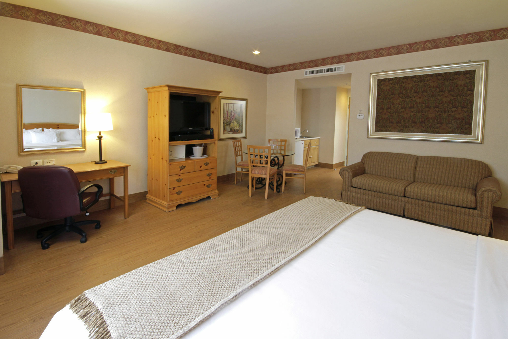 Holiday Inn Express Silao-Aeropuerto Bajio By Ihg Eksteriør billede